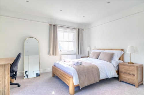 7 Clarendon Place