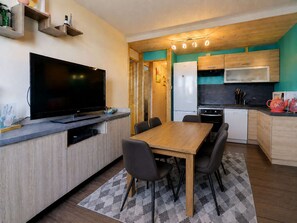 A modern kitchen with wooden cabinets, a microwave, and a refrigerator. - Apartment at the slopes - 8 guests (La Plagne)