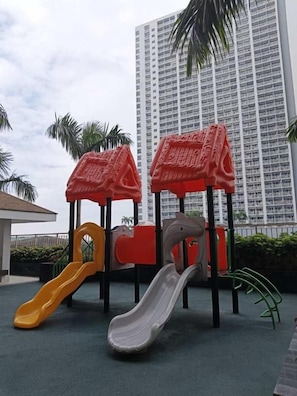 Khu vui chơi trẻ em - ngoài trời