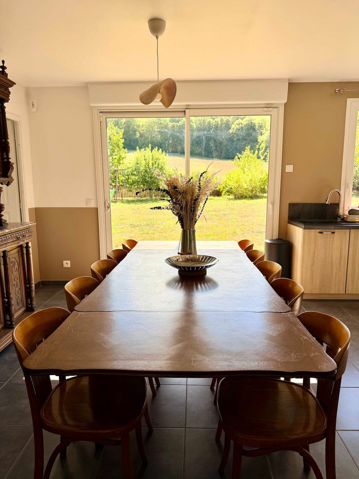 Die große Tafel des Obstgartens des Schlosses, ein charmantes Ferienhaus für 10 Personen, 20 Minuten von Soissons und Pierrefonds in Hauts-de-France.