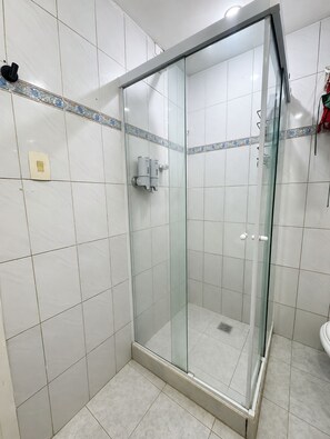 Bathroom - Quarto de Hóspedes a 3 min da praia (Rio de Janeiro)