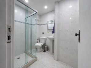 Bathroom - Quarto de Hóspedes a 3 min da praia (Rio de Janeiro)