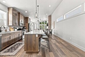 Private kitchen - NEW! Modern Elevated Home & Design | Walk to BSU | Private Lounge Patio with BBQ | Fireplace (Boise)