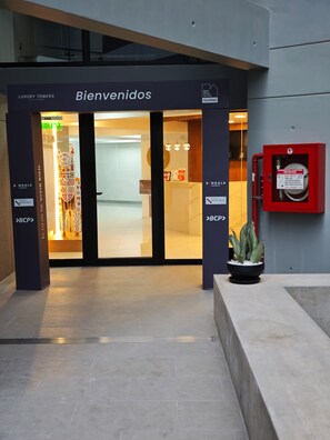 Lobby - Modern 1-bedroom apartment in Luxury Tower with rooftop terrace (Unknown)