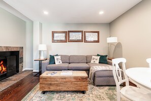 A living room with a fireplace, a sofa set, a coffee table, and a lamp. - Historic Old Town 5BR/5BA stay in Park City. (Park City)