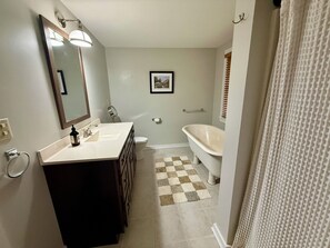 Bathroom - Private Vermont Retreat. Sleeps 8; Pet-friendly; Near Magic, Bromley & Stratton. (Londonderry)