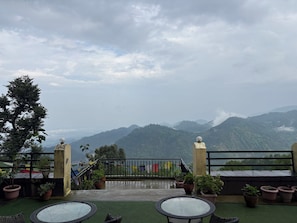 Hiên