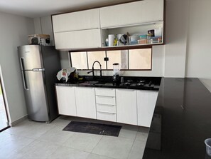 Private kitchen - Vrbo Property (Nísia Floresta)