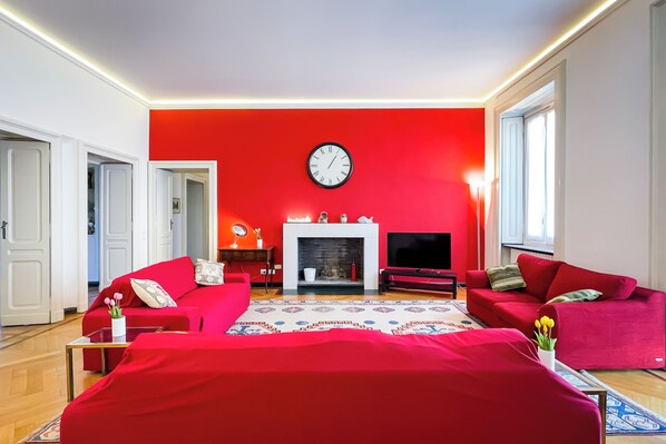 Unclassified image, 1 of 40, button - Vrbo Property (Torino)