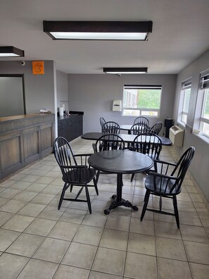 Dining - Travel Inn resort and Campground (Saskatoon)