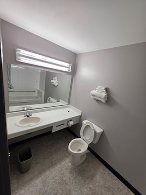 Bathroom - Travel Inn resort and Campground (Saskatoon)