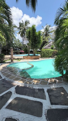 5 Bedroom villa 5 minutes to the Beach