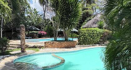 5 Bedroom villa 5 minutes to the Beach