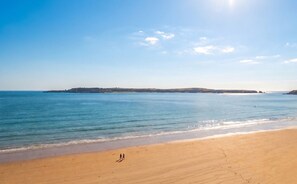 A beach with a clear sky and calm sea. - 6 Paragon House - St Catherines View - Tenby Sea View (Tenby)