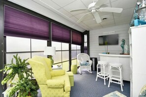 Interior - Sea Horse Beach House 2BR 3BA Sleep7,with Pool Near Cherry Grove4Mile From Beach (Little River)