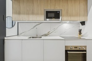 Private kitchen - Spacious Home in the Heart of Chamberí (Madrid)