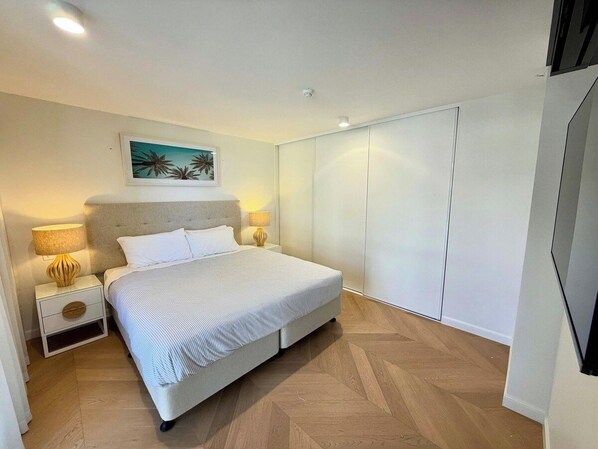 Room - Northcliffe Beach Escape & Ocean View - Pool, Spa (Surfers Paradise)