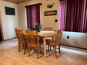 Dining - Painter’s Creek Retreat — Your Patoka Lake Getaway (French Lick)