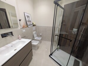 Bathroom - Vrbo Property (Monfalcone)