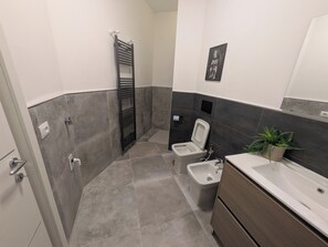 Bathroom - Vrbo Property (Monfalcone)