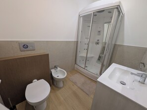 Bathroom - Vrbo Property (Monfalcone)