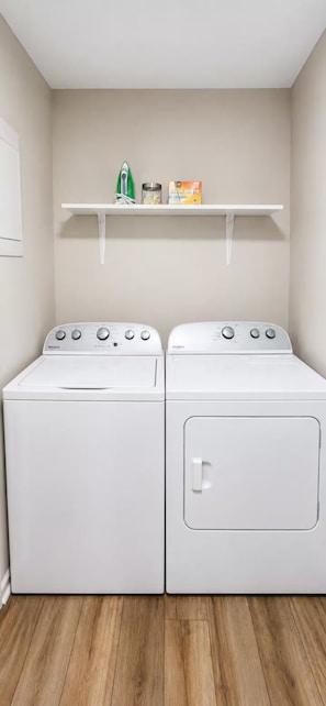 Interior - Modern 2BR - King Bed - Pet-Friendly - Sleeps 6 (Boiling Springs)