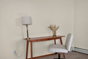 A wooden desk with a lamp and a vase with dried plants. - Massive 5 bed stay for up to 10! Rural and PRIVATE (Billings)