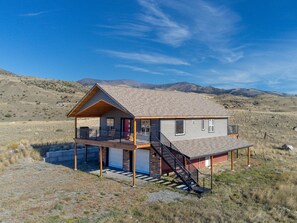 A two-story house with a balcony, a garage, and a staircase leading to the second floor. - CGOs Lookout A spacious 2-bedroom 2 king beds 2 bath house in Emigrant (Emigrant)