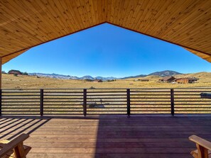 Terrace/patio - CGOs Lookout A spacious 2-bedroom 2 king beds 2 bath house in Emigrant (Emigrant)
