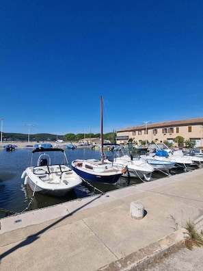 Marina - New studio apartment in Provence, in the heart of the port of Saint-Chamas (Saint-Chamas)