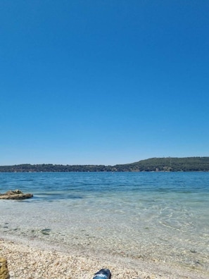 Beach - New studio apartment in Provence, in the heart of the port of Saint-Chamas (Saint-Chamas)