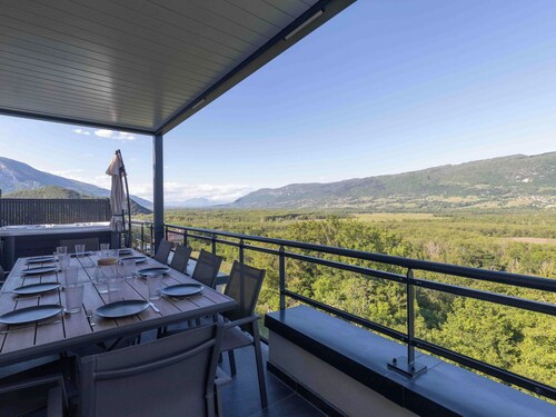 Les Terrasses du Lac -lake/mountain views, hot tub