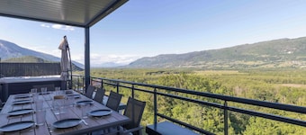 Les Terrasses du Lac -lake/mountain views, hot tub