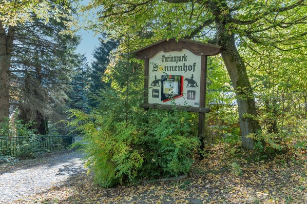 A signpost with the text 'Ferienpark Innhof' indicating a lodging area.