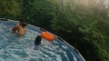 Bañera de hidromasaje al aire libre