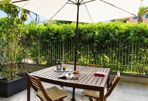Tempat makan luar
