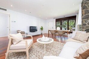Living area - Love Rent4 Málaga Secret Garden | Your private retreat just 300 m from the sea (Torre de Benagalbón)