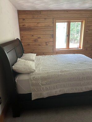 Room - Beautiful 5-bedroom cabin with AC in charming Nokesville (Nokesville)