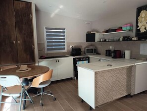 Private kitchen - Vence, French Riviera – Cozy Getaway for 2, Peaceful & Natural Setting, Near Nice (Provence-Alpes-Côte d'Azur)