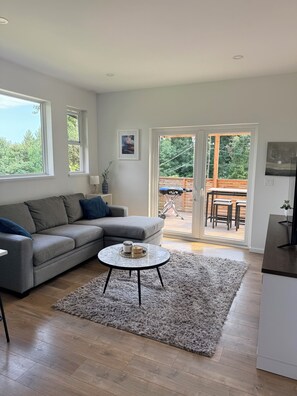 Living area - Modern 1BR Suite in Granthams Landing (Gibsons)