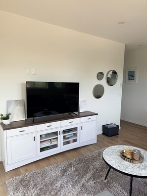 Living area - Modern 1BR Suite in Granthams Landing (Gibsons)