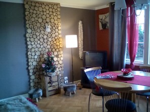Dining - Cottage 'Le Chalet - Domaine Fritz' with Mountain View, Private Terrace and Step-Free Access (Kaysersberg Vignoble)