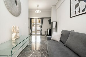 Living area - Centrally located in Athens, within easy reach of the Acropolis. (Athina)