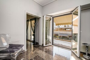 Interior - Centrally located in Athens, within easy reach of the Acropolis. (Athina)