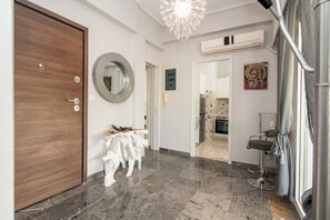 Interior - Centrally located in Athens, within easy reach of the Acropolis. (Athina)