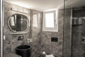 Bathroom - Centrally located in Athens, within easy reach of the Acropolis. (Athina)