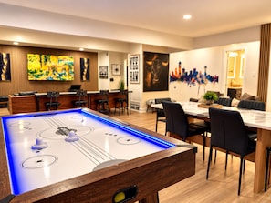 Games room - Epic Center Escape-Great Location + Luxury + Games + Private Backyard + Hot Tub (Grand Prairie)