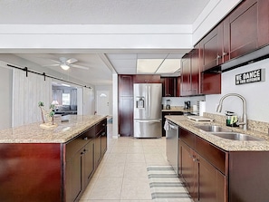 Private kitchen - Spacious 4-bedroom house in superb Largo with cool vibes (Largo)