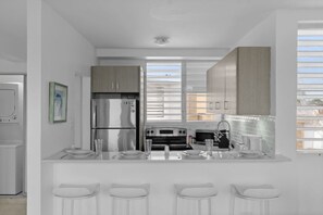 Private kitchen - Maré 2BR | Near Ocean Park Beach + Laundry (San Juan)