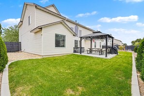 Exterior - Spacious 5-bedroom house in quaint Middleton with AC (Middleton)